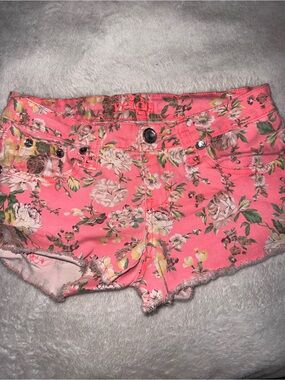 💖REIGN~Distressed Floral Jean shortie Shorts